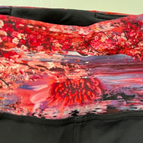 Lululemon Sweat and Repeat Crop 21 - Picture 11 of 12